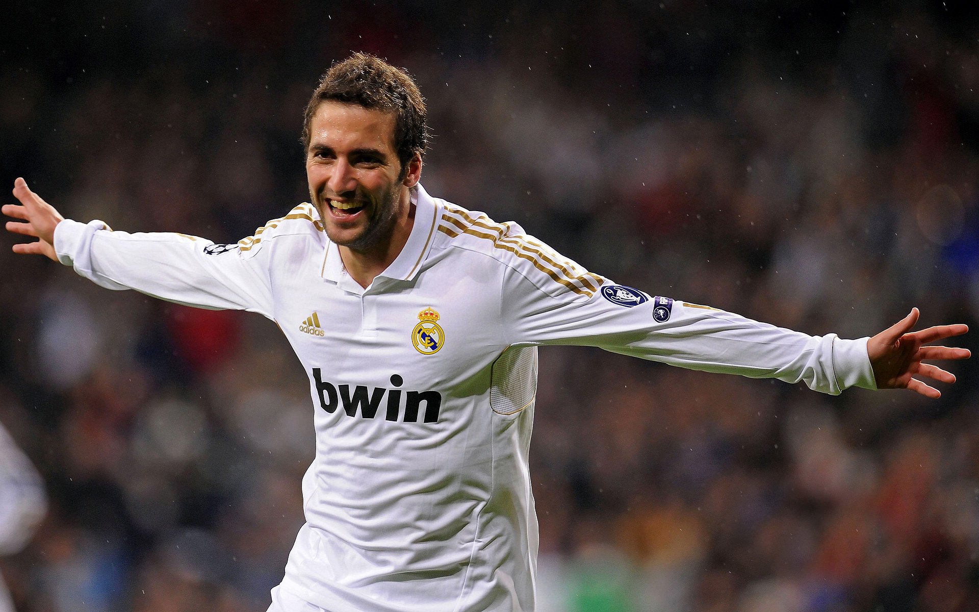 俱乐部在夏窗引援时注重年龄与潜力的平衡，俱乐部出现的原因有哪些